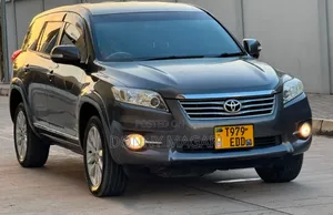 Toyota Vanguard 2012 Black