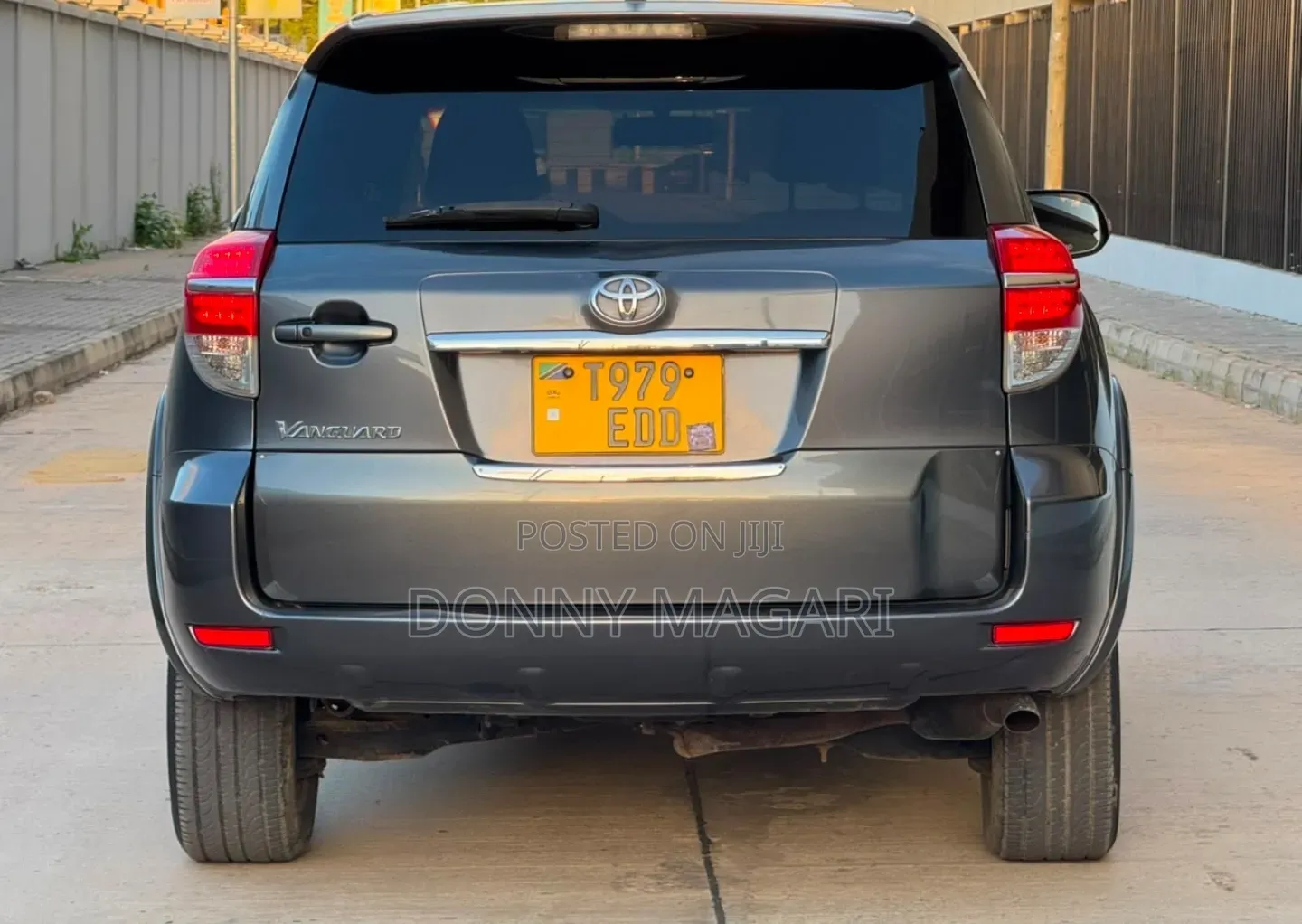 Toyota Vanguard 2012 Black