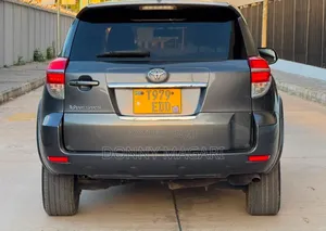 Toyota Vanguard 2012 Black