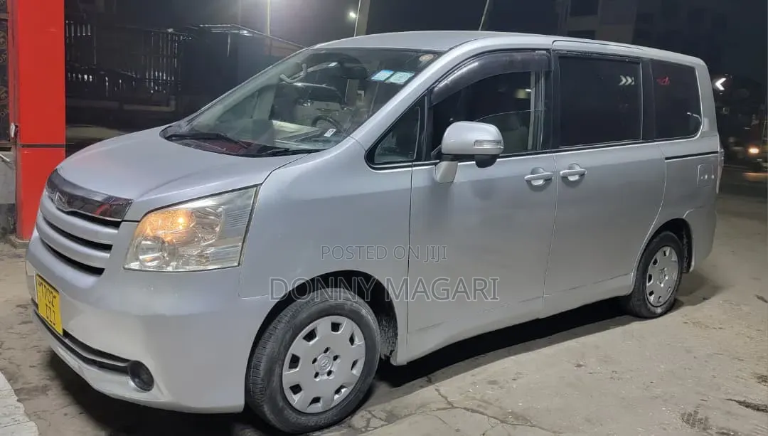 Toyota Noah 2007 Silver