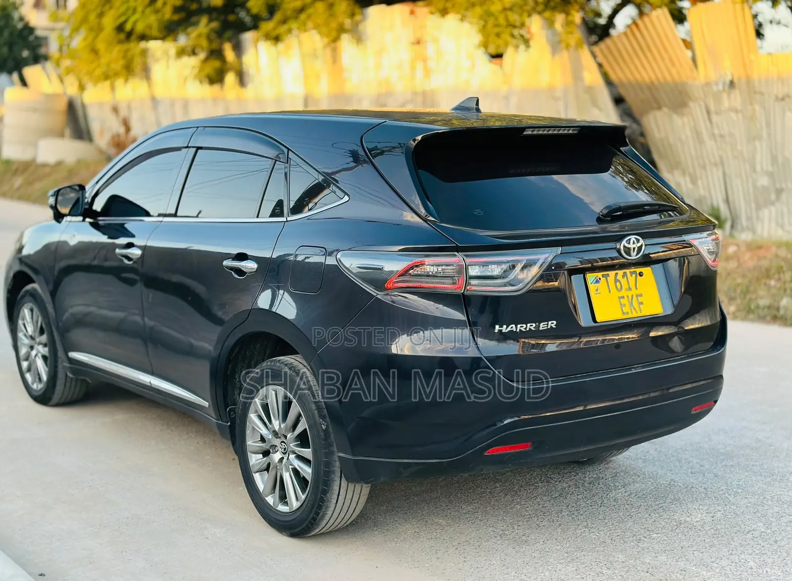 Toyota Harrier 2.0 2015 Black