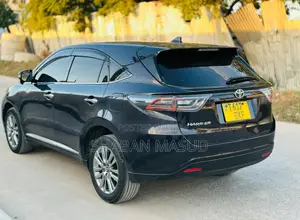 Toyota Harrier 2.0 2015 Black