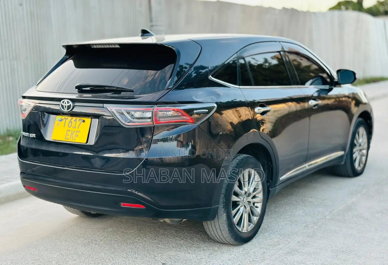 Toyota Harrier 2.0 2015 Black