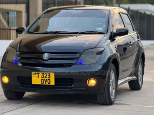 Toyota IST 2003