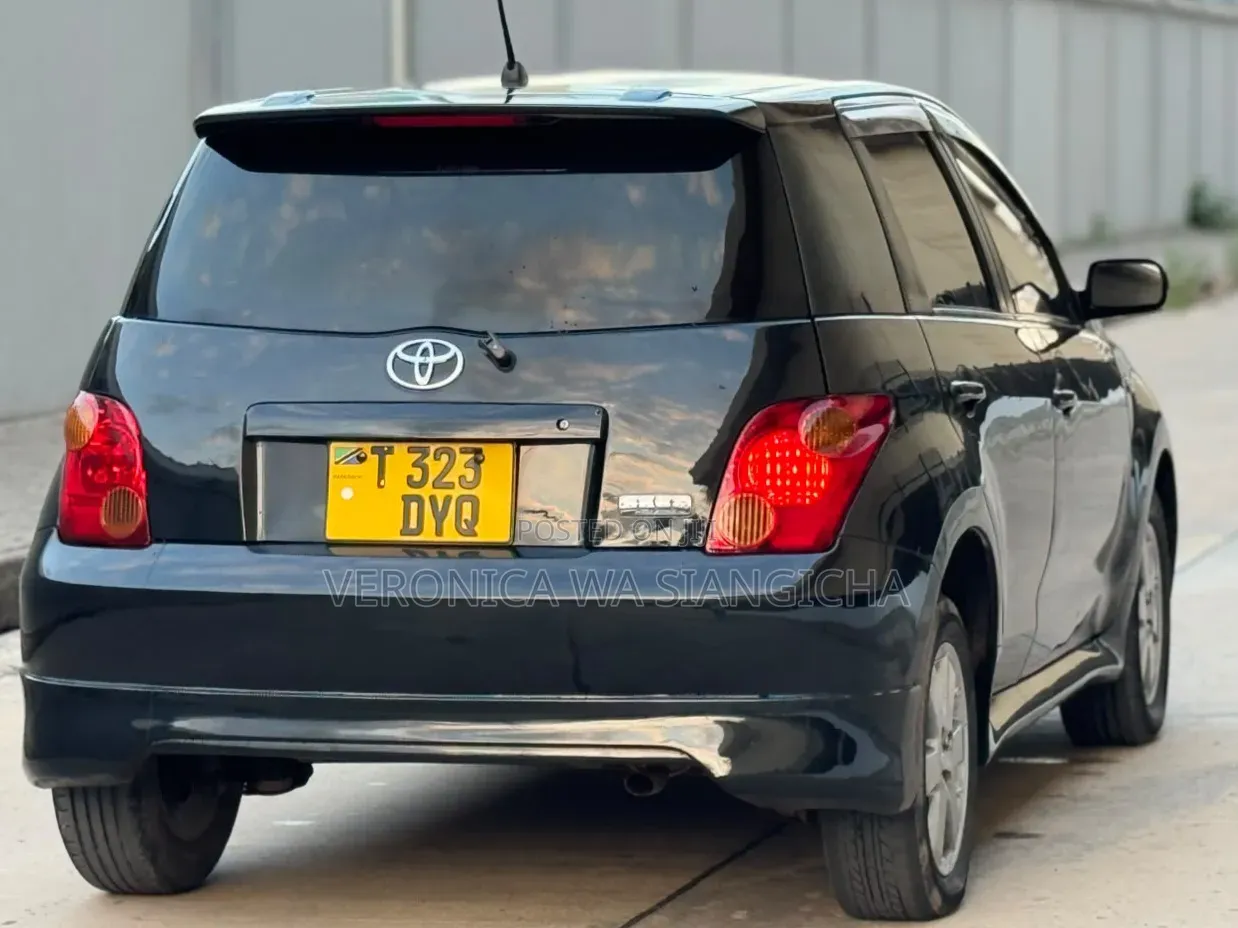 Toyota IST 2003