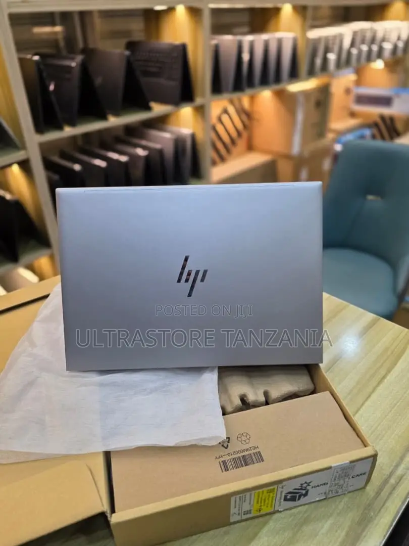 New Laptop HP ZBook Firefly 16 G10 16GB Intel Core i7 SSD 512GB