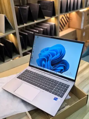 New Laptop HP ZBook Firefly 16 G10 16GB Intel Core i7 SSD 512GB