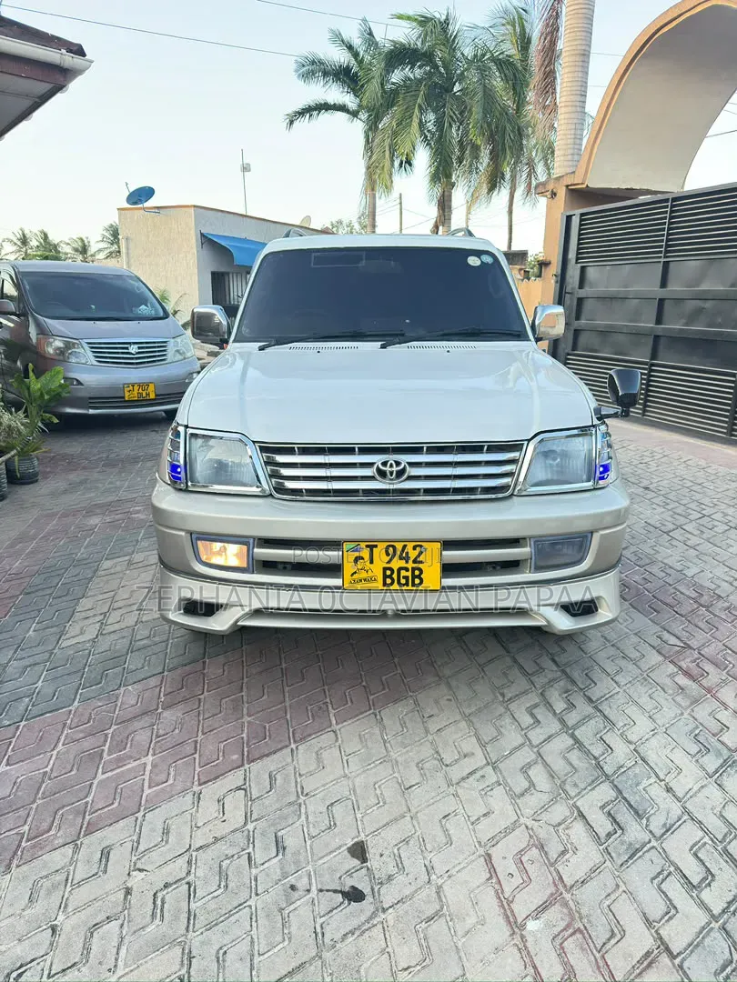 Toyota Land Cruiser Prado 2001 White