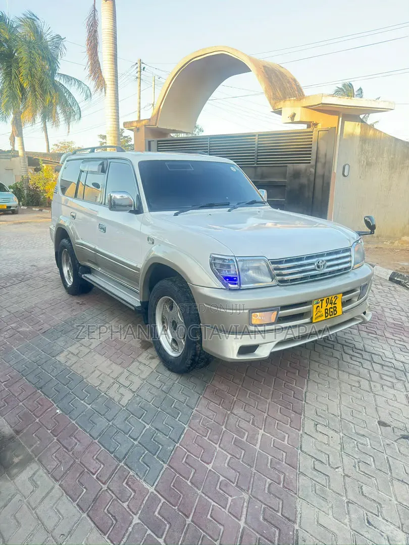 Toyota Land Cruiser Prado 2001 White