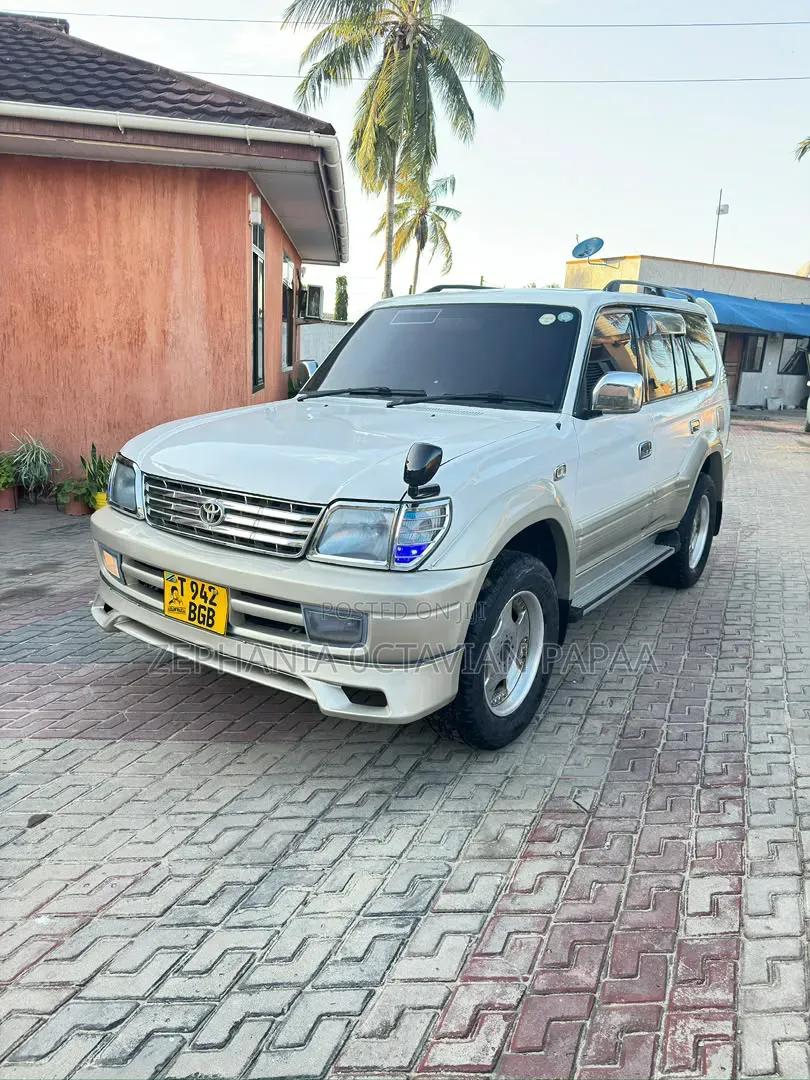 Toyota Land Cruiser Prado 2001 White