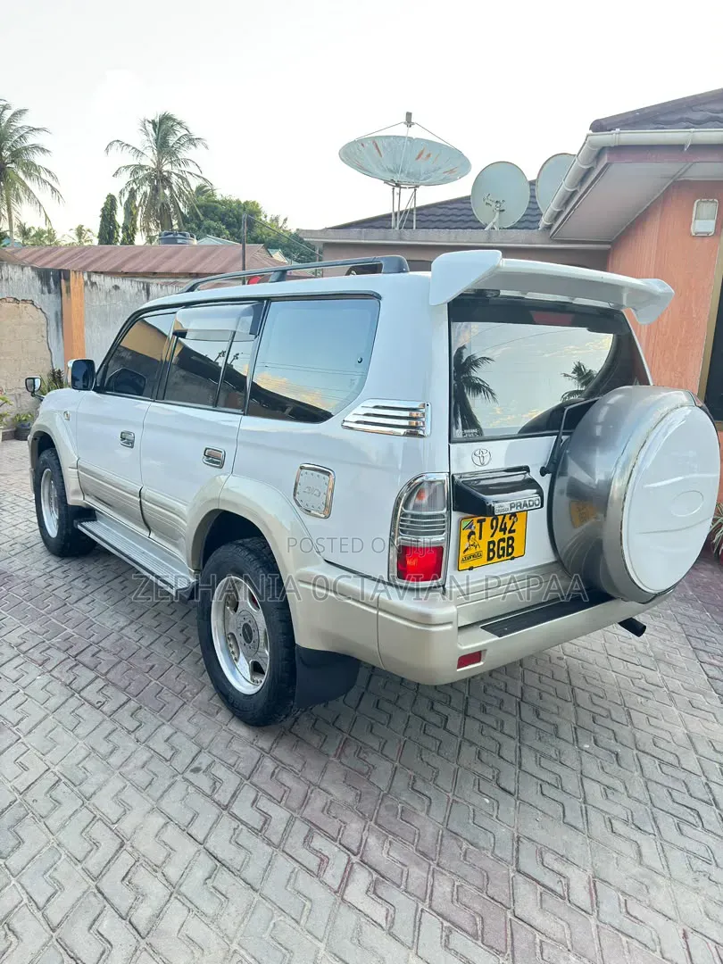 Toyota Land Cruiser Prado 2001 White