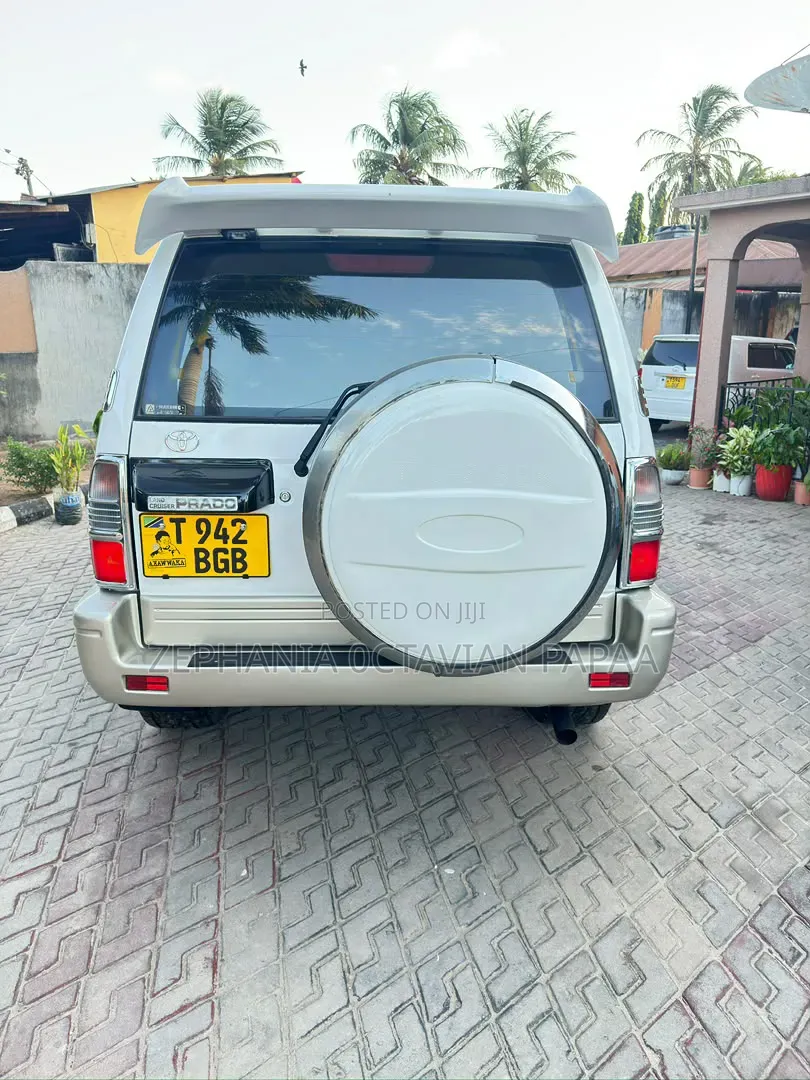 Toyota Land Cruiser Prado 2001 White