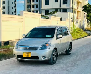 Toyota Raum 2003 Silver