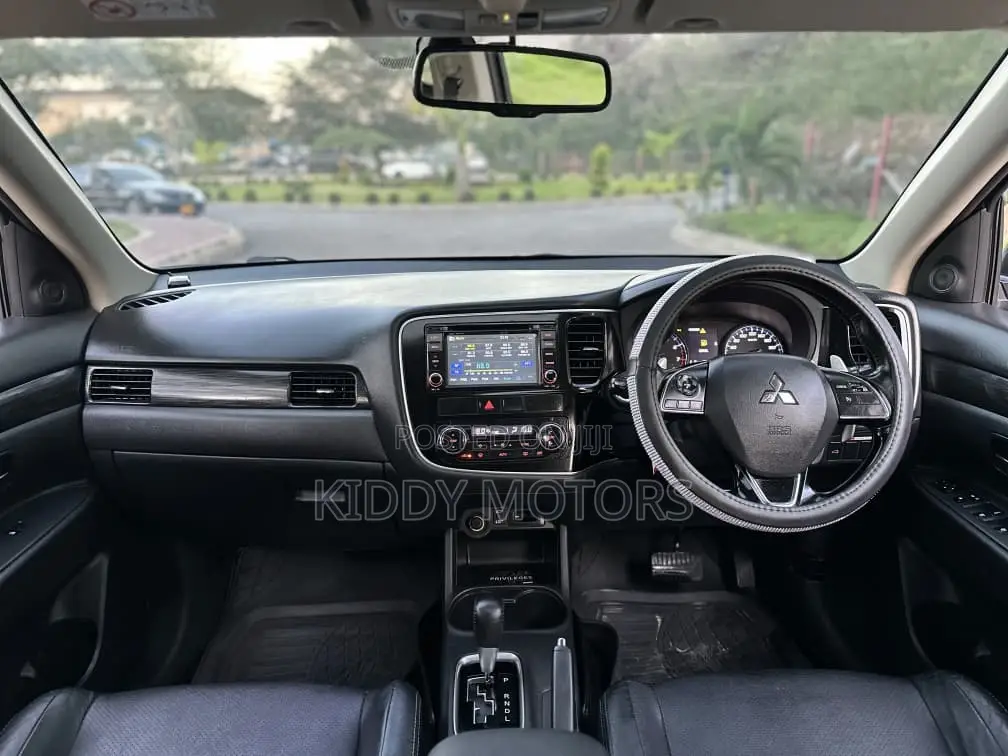 Mitsubishi Outlander 2015 Black