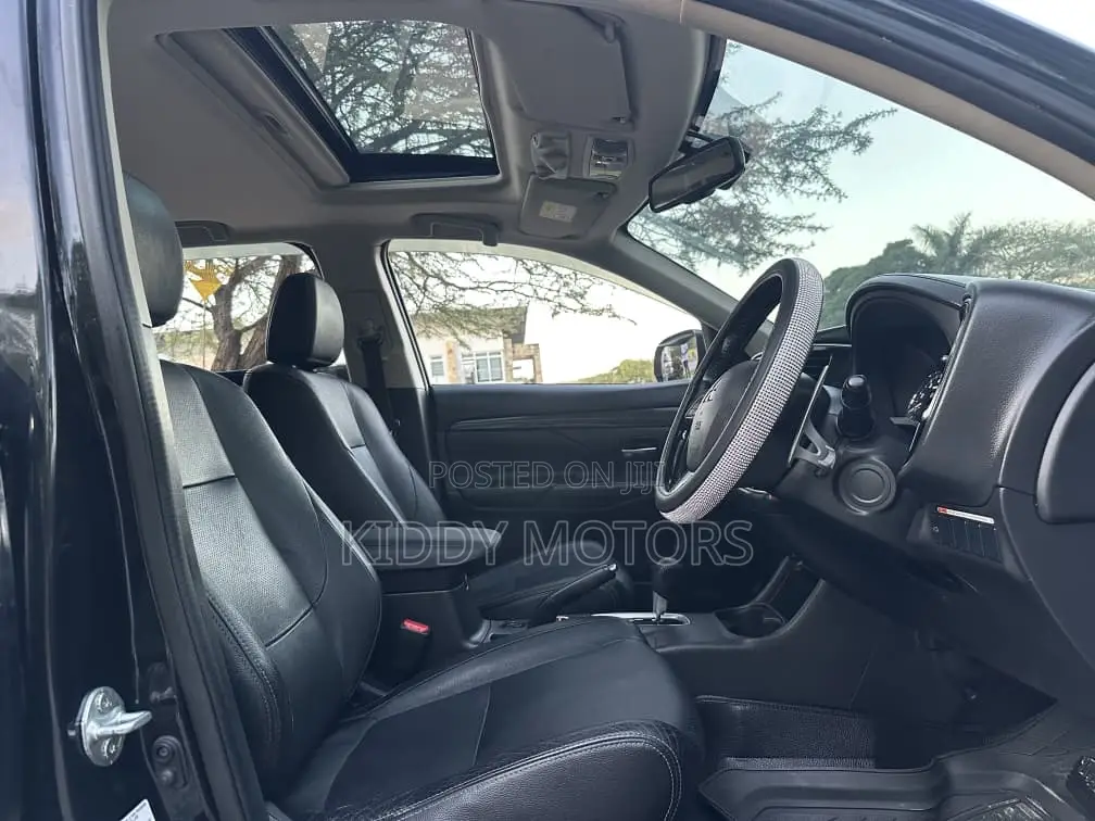 Mitsubishi Outlander 2015 Black
