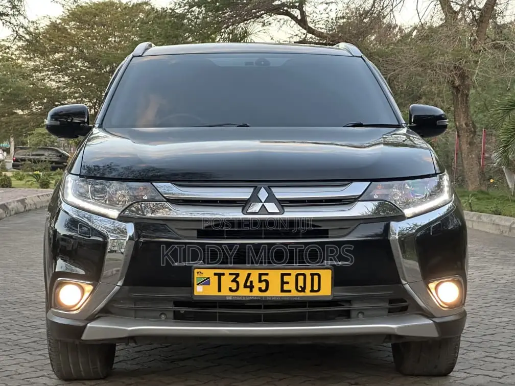 Mitsubishi Outlander 2015 Black