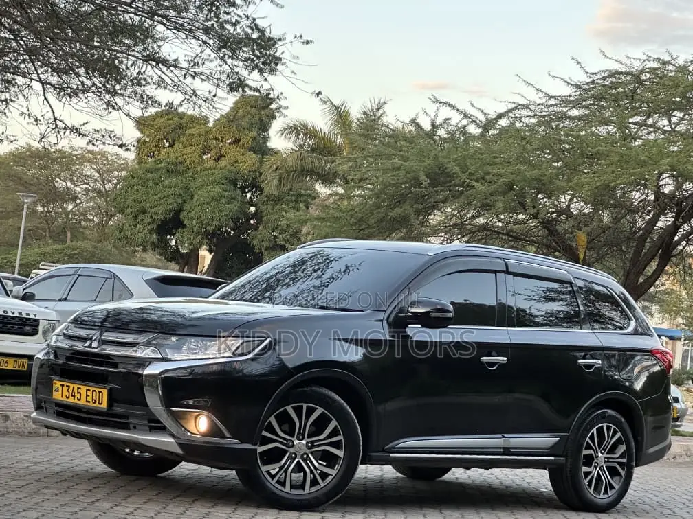 Mitsubishi Outlander 2015 Black