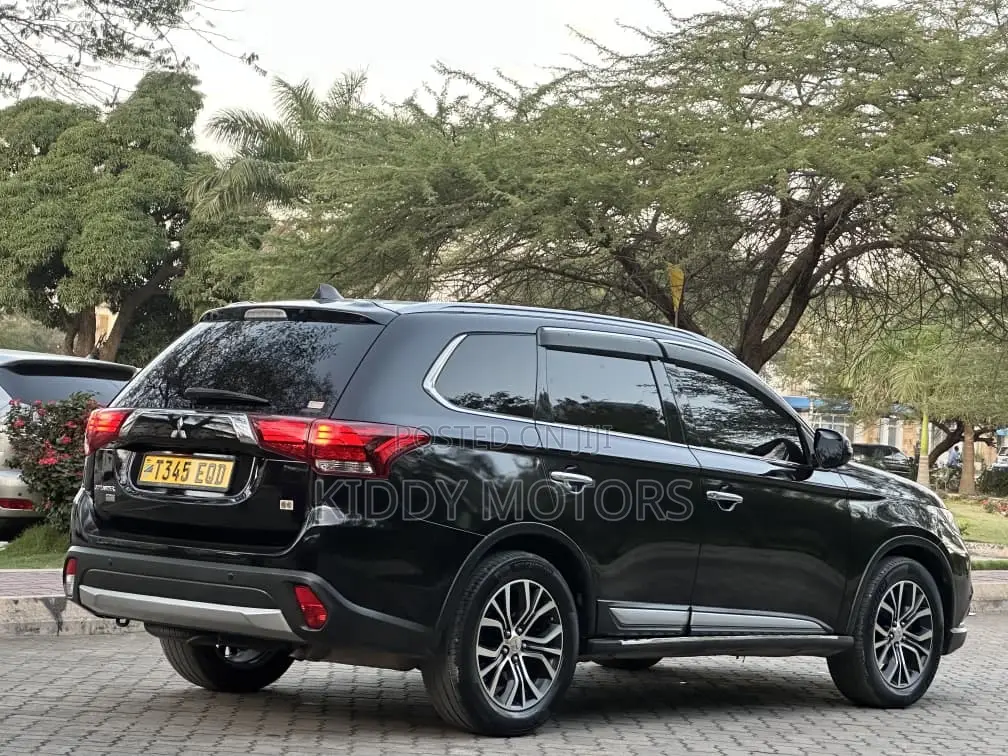 Mitsubishi Outlander 2015 Black