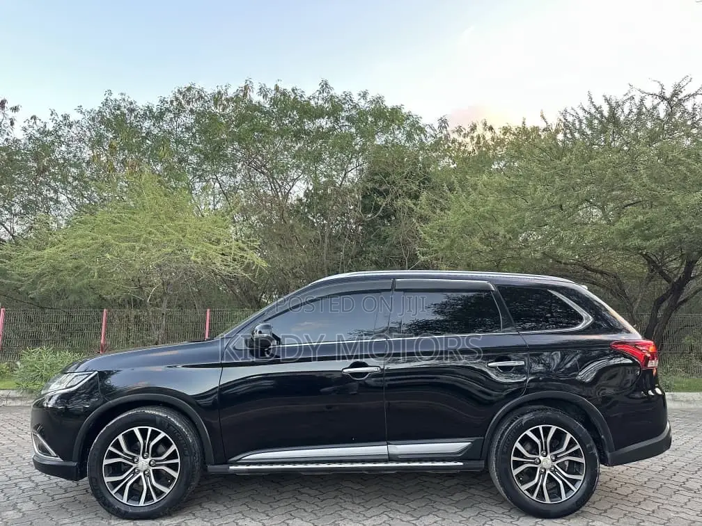 Mitsubishi Outlander 2015 Black