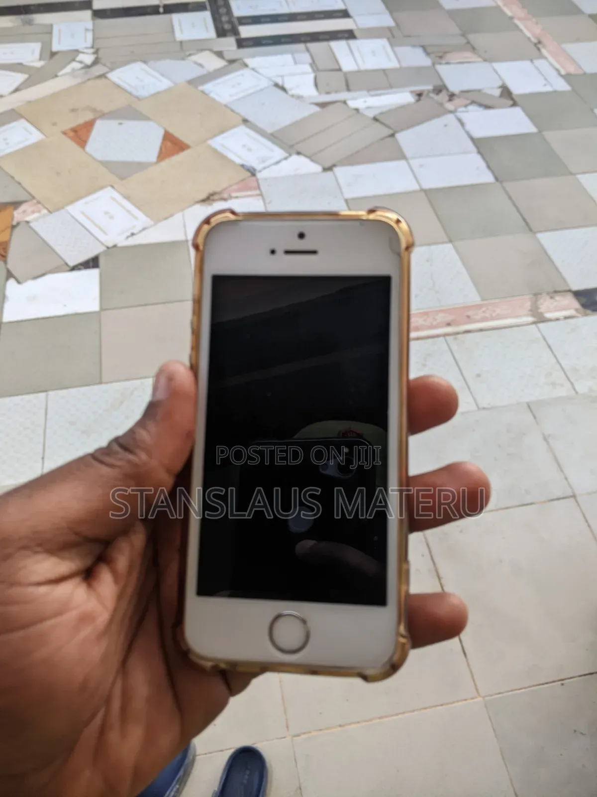 Apple iPhone SE 128 GB Gray