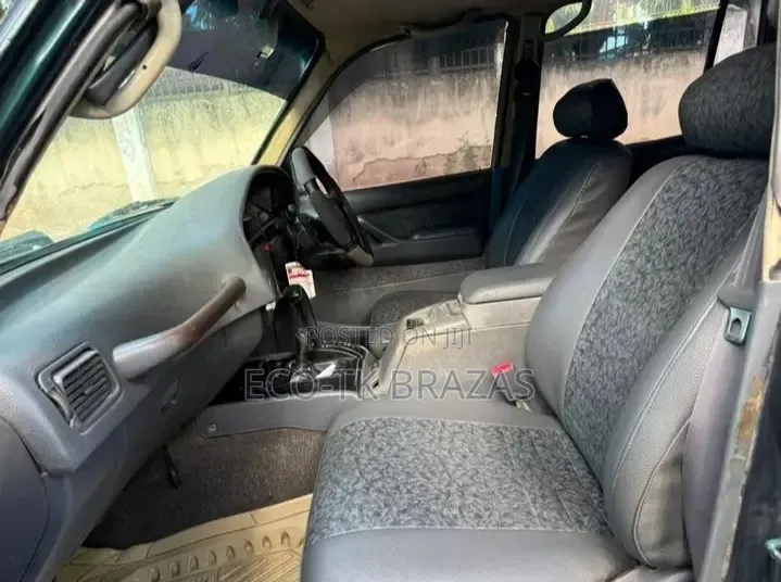 Toyota Land Cruiser 2000 Black
