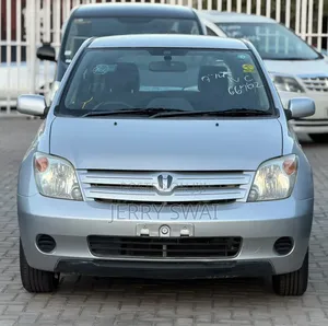 Toyota IST 2004 Silver