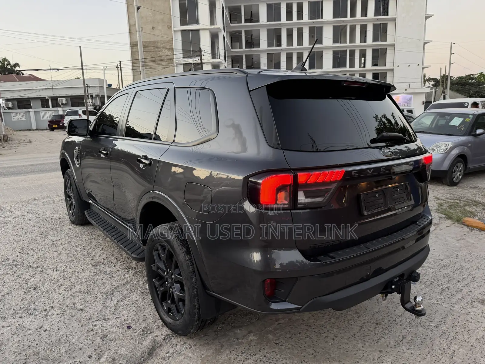 Ford Everest 2024 Gray