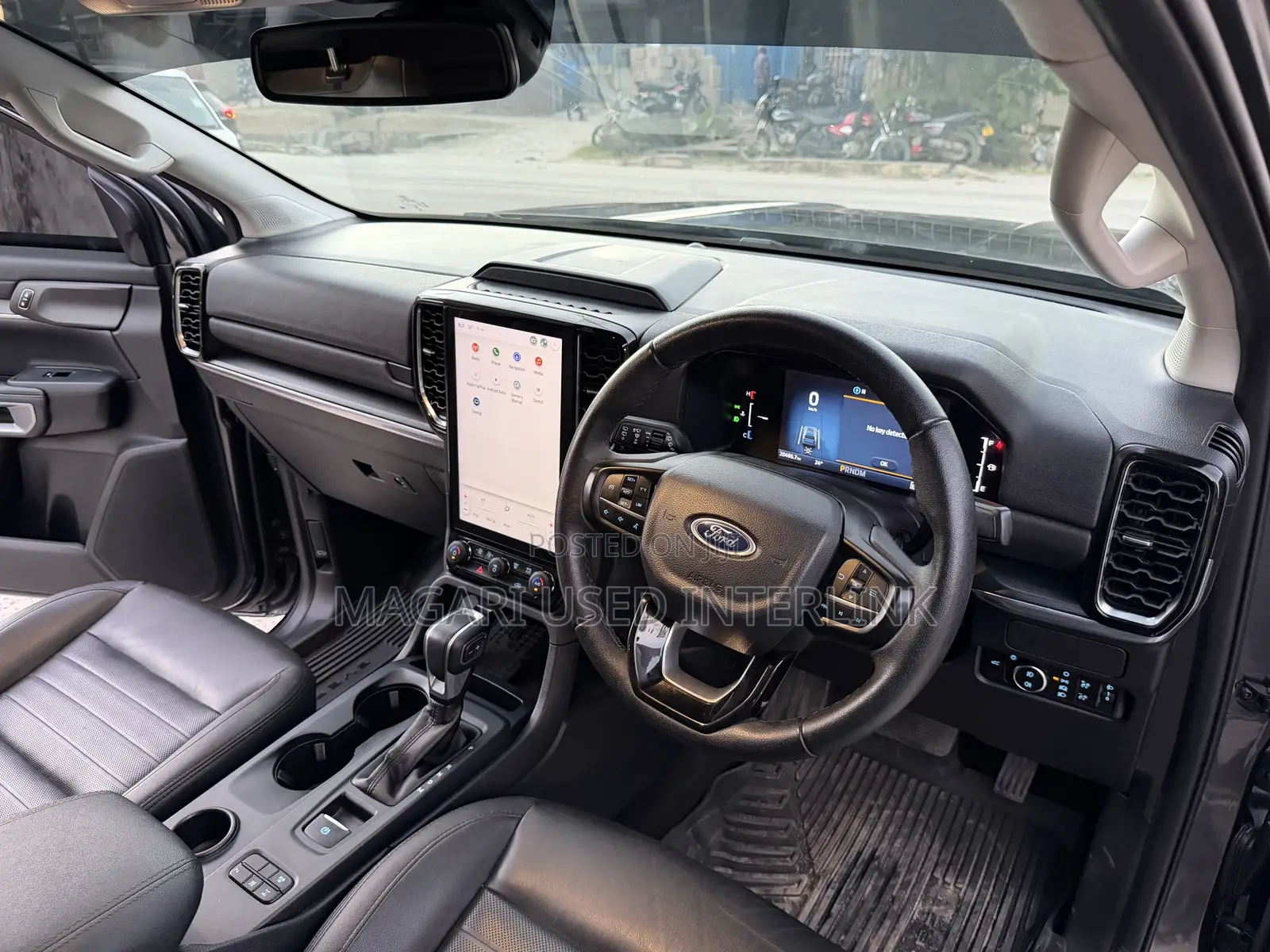 Ford Everest 2024 Gray