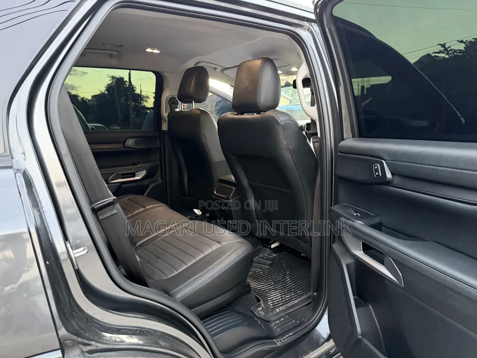 Ford Everest 2024 Gray