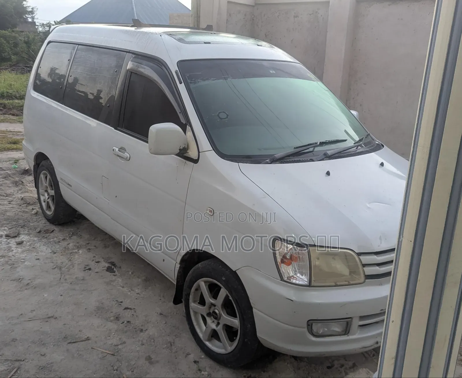 Toyota LiteAce Noah 2001 White