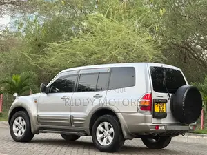 Mitsubishi Pajero 2004 Silver