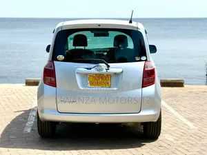 Toyota Ractis 2006 Silver