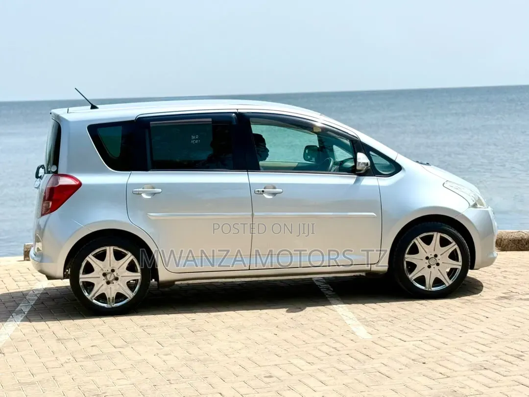 Toyota Ractis 2006 Silver