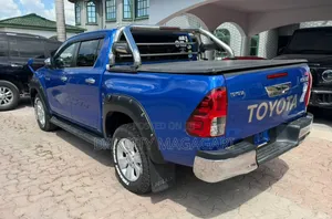 Toyota Hilux 2019 Blue