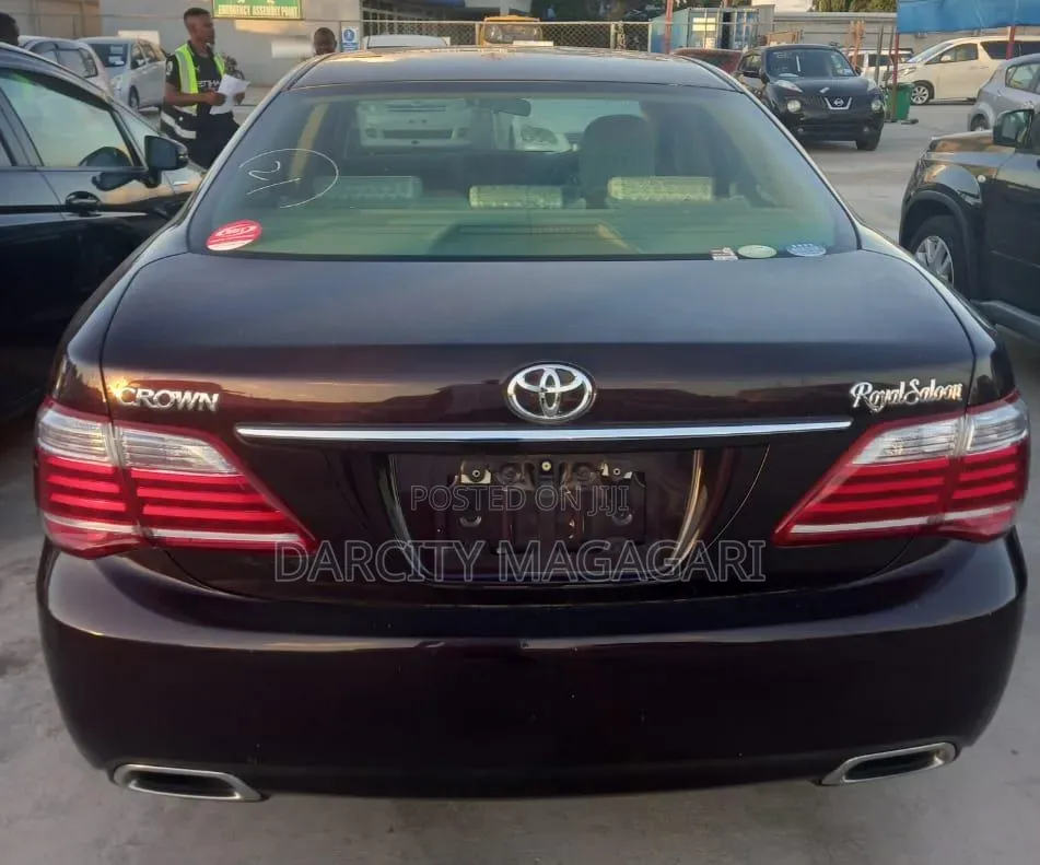 Toyota Crown 2010