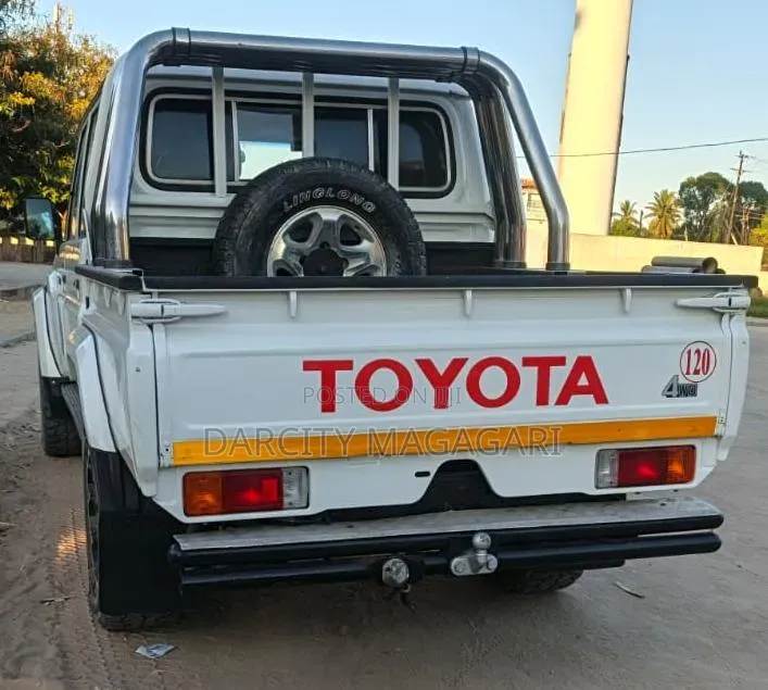 Toyota Land Cruiser 2015 White