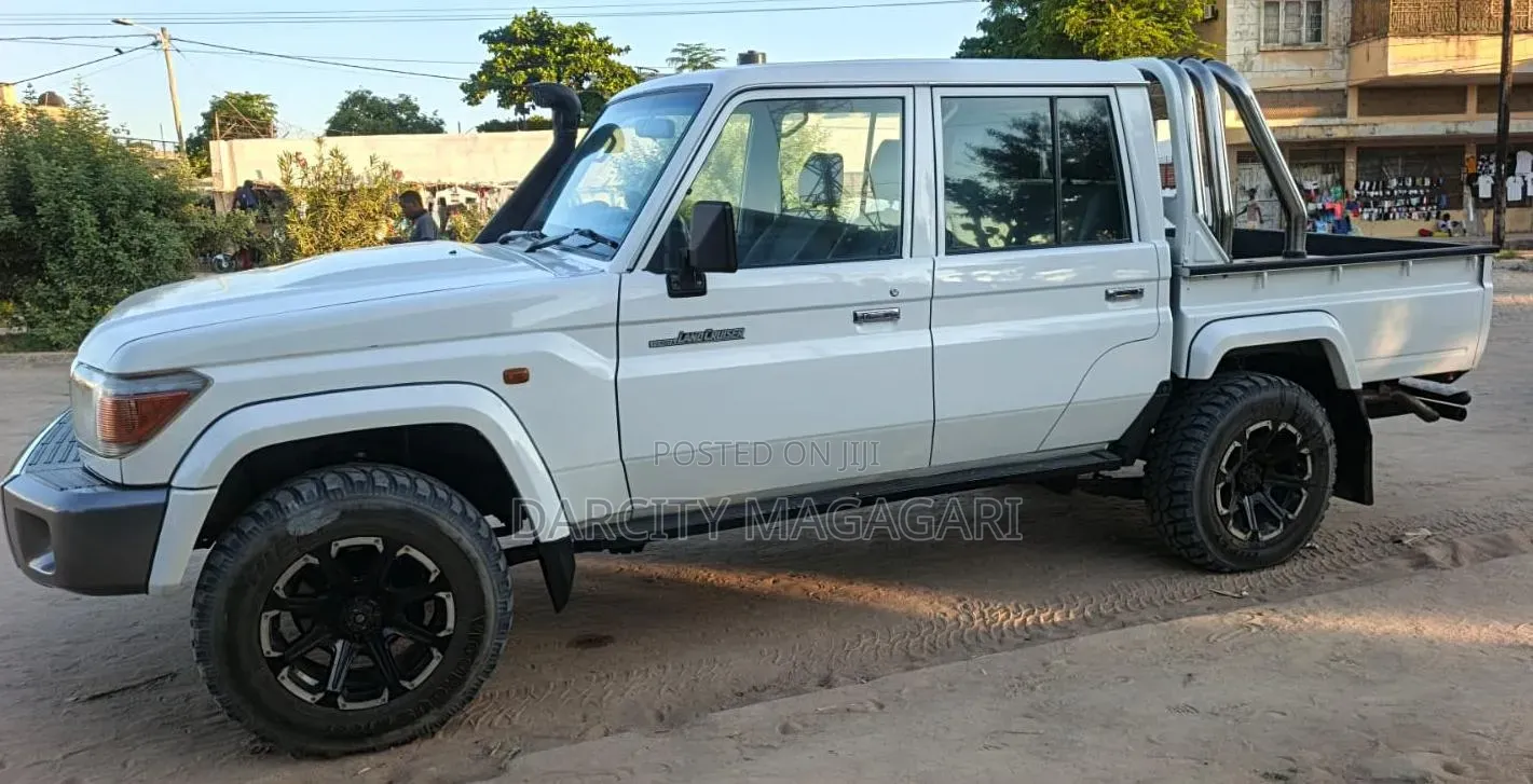 Toyota Land Cruiser 2015 White