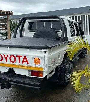 Toyota Land Cruiser 2015 White