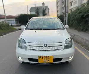 Toyota IST 2004 White