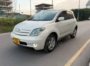 Toyota IST 2004 White