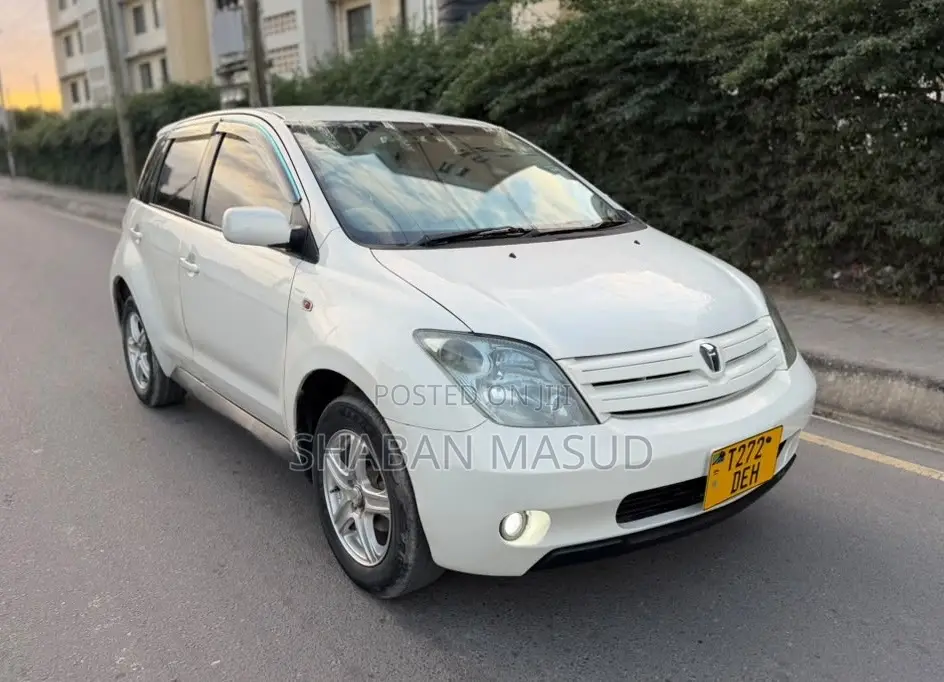 Toyota IST 2004 White