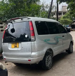 Toyota Noah 2005 Silver