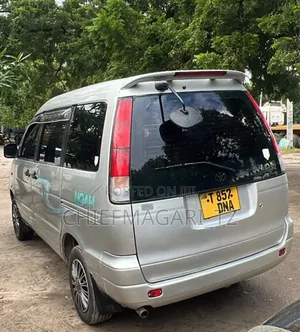 Toyota Noah 2005 Silver