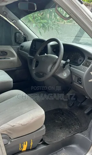 Toyota Noah 2005 Silver