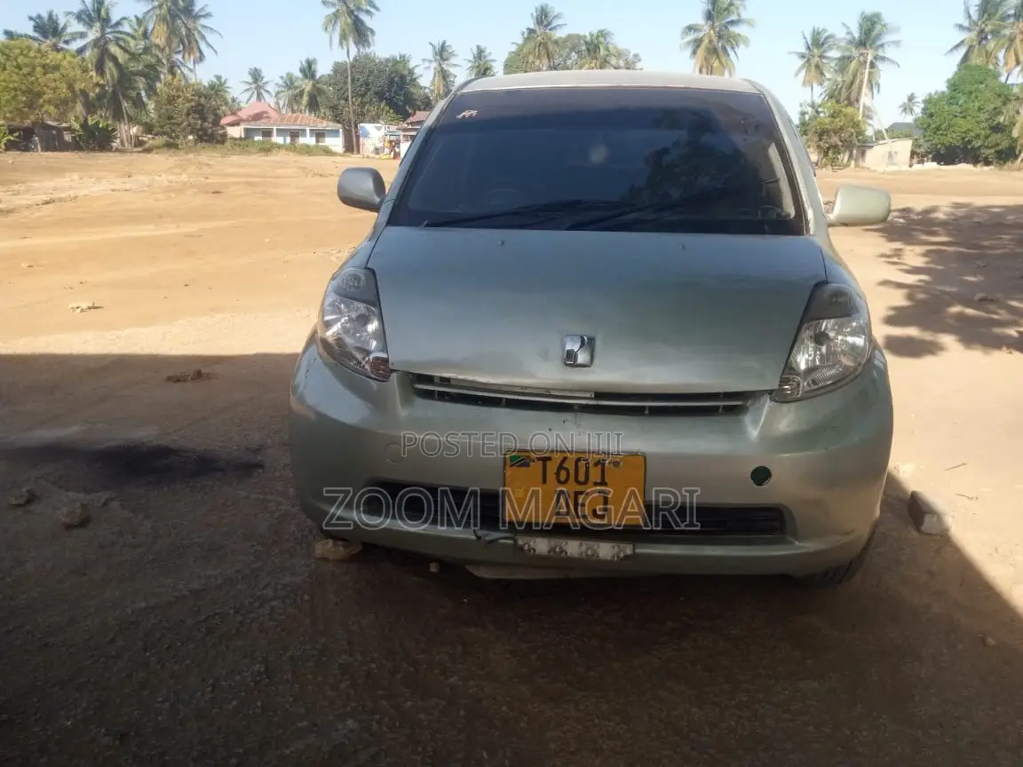 Toyota Passo 2004 Beige