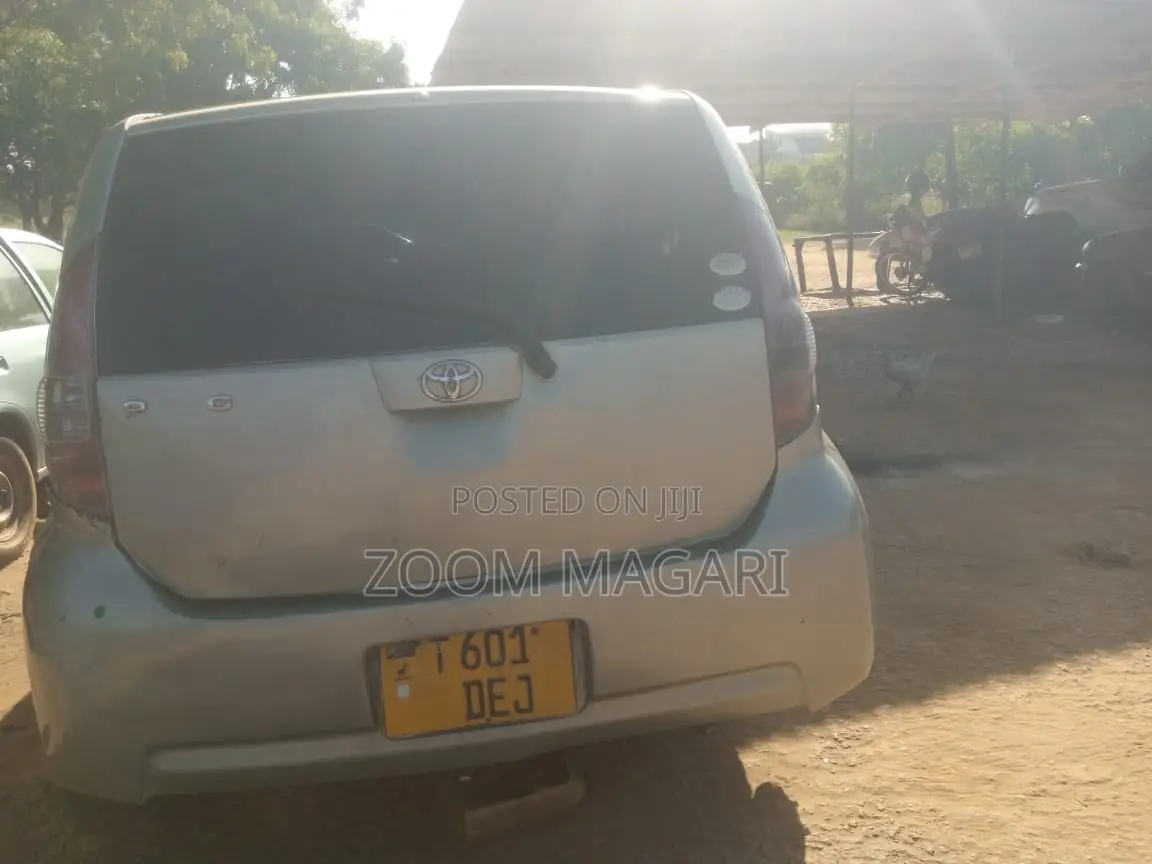 Toyota Passo 2004 Beige