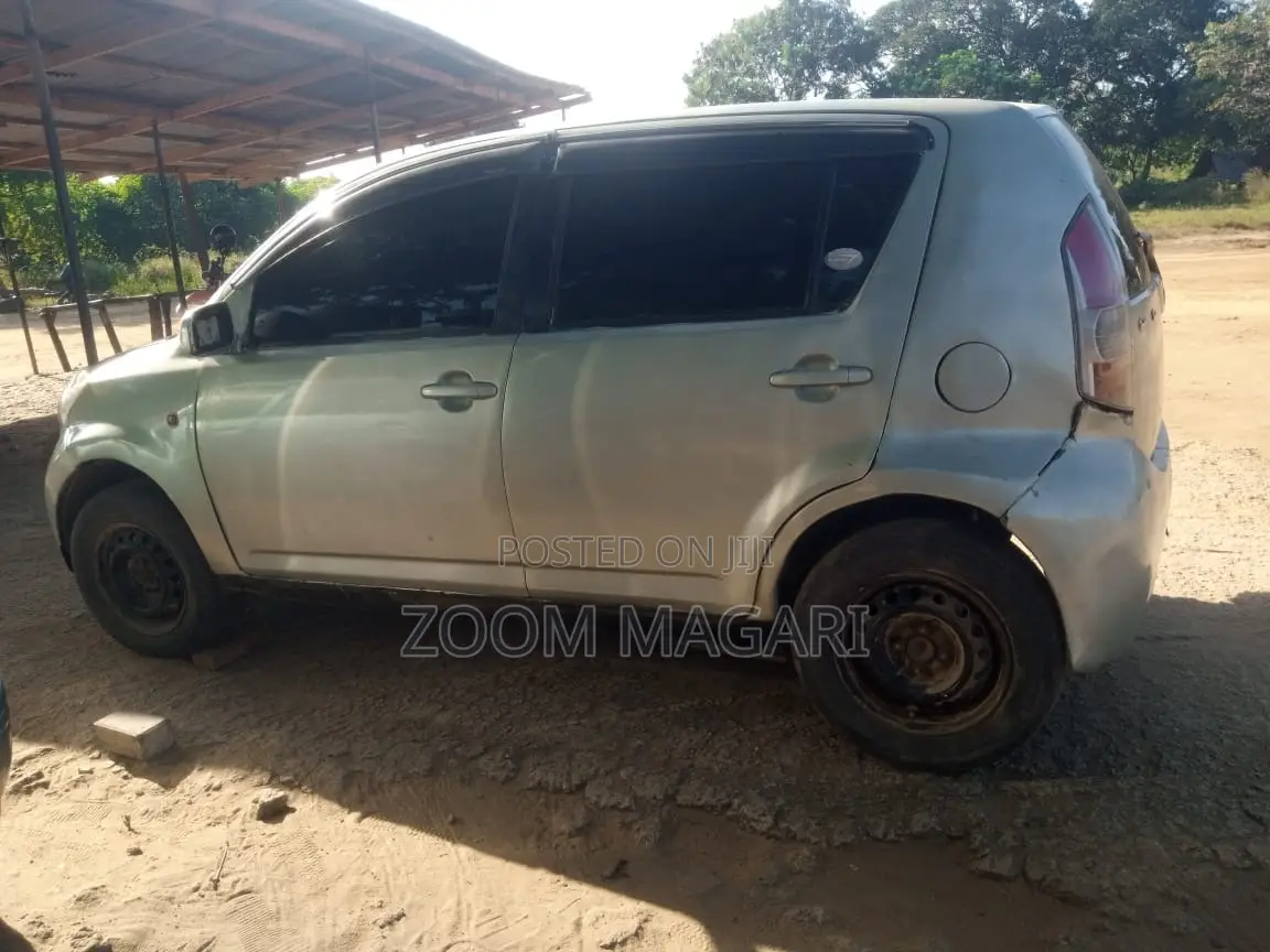 Toyota Passo 2004 Beige