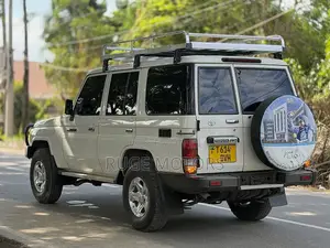 Toyota Land Cruiser 2018 White