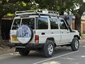 Toyota Land Cruiser 2018 White