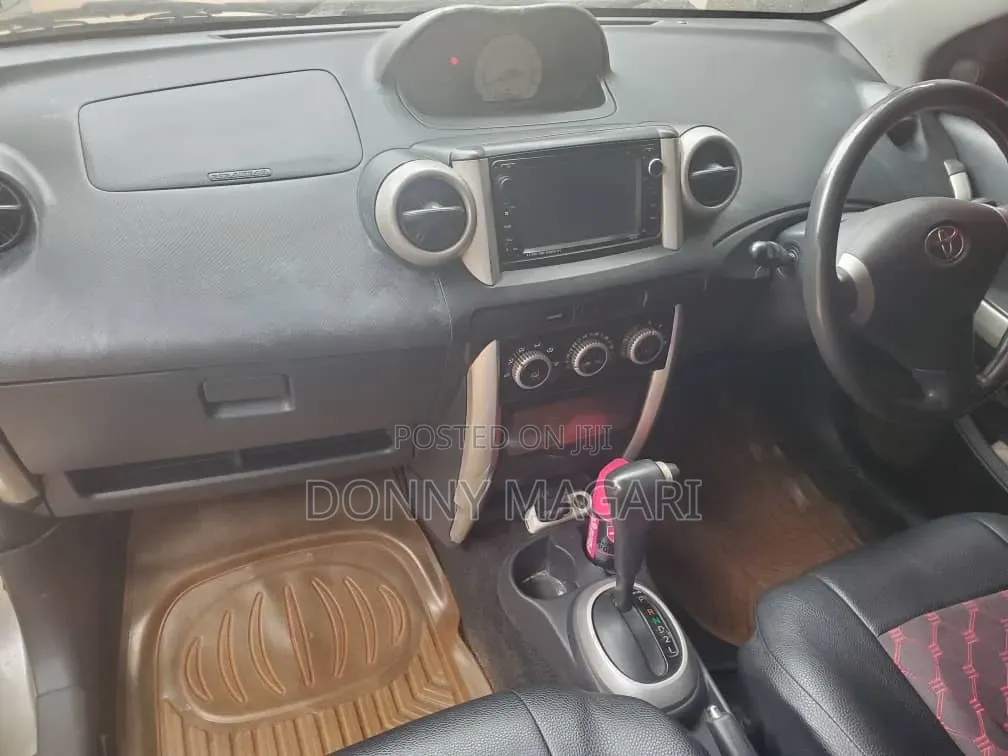 Toyota IST 2004 Gold